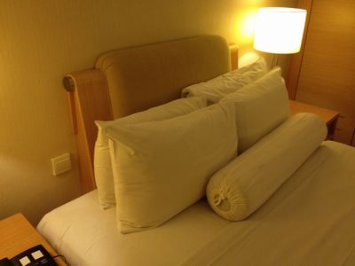 マレーシア_ホテルの枕.jpg